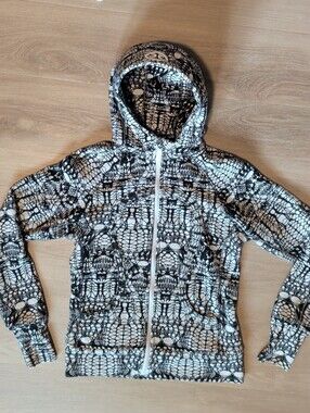 Lululemon | Black & White Skull Lace Print Scuba Hoodie sz 8